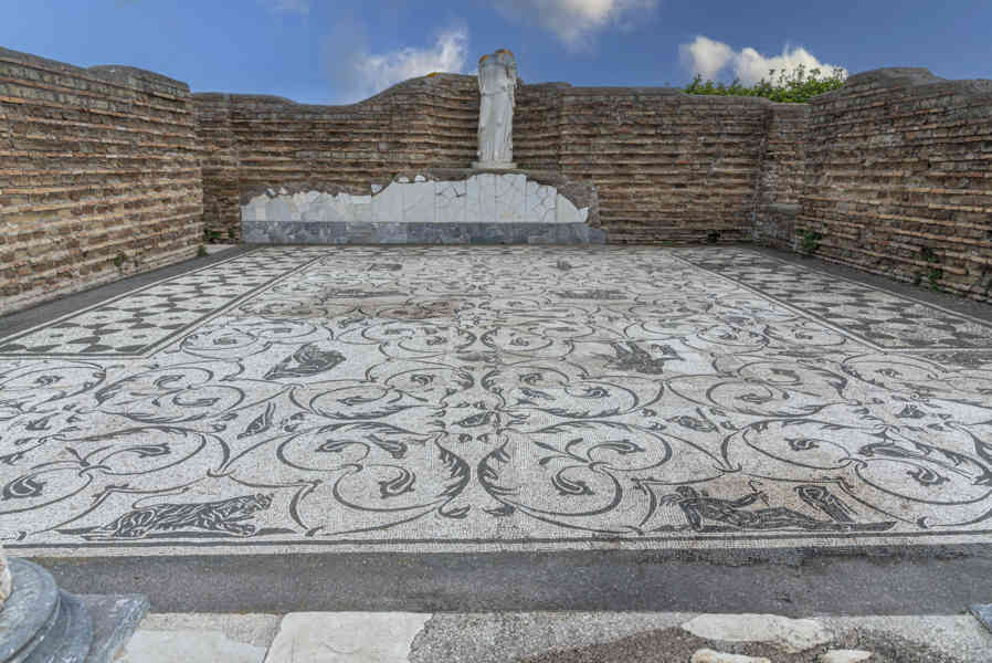 Italia - Ostia 42 - parque arqueológico de Ostia Antica.jpg